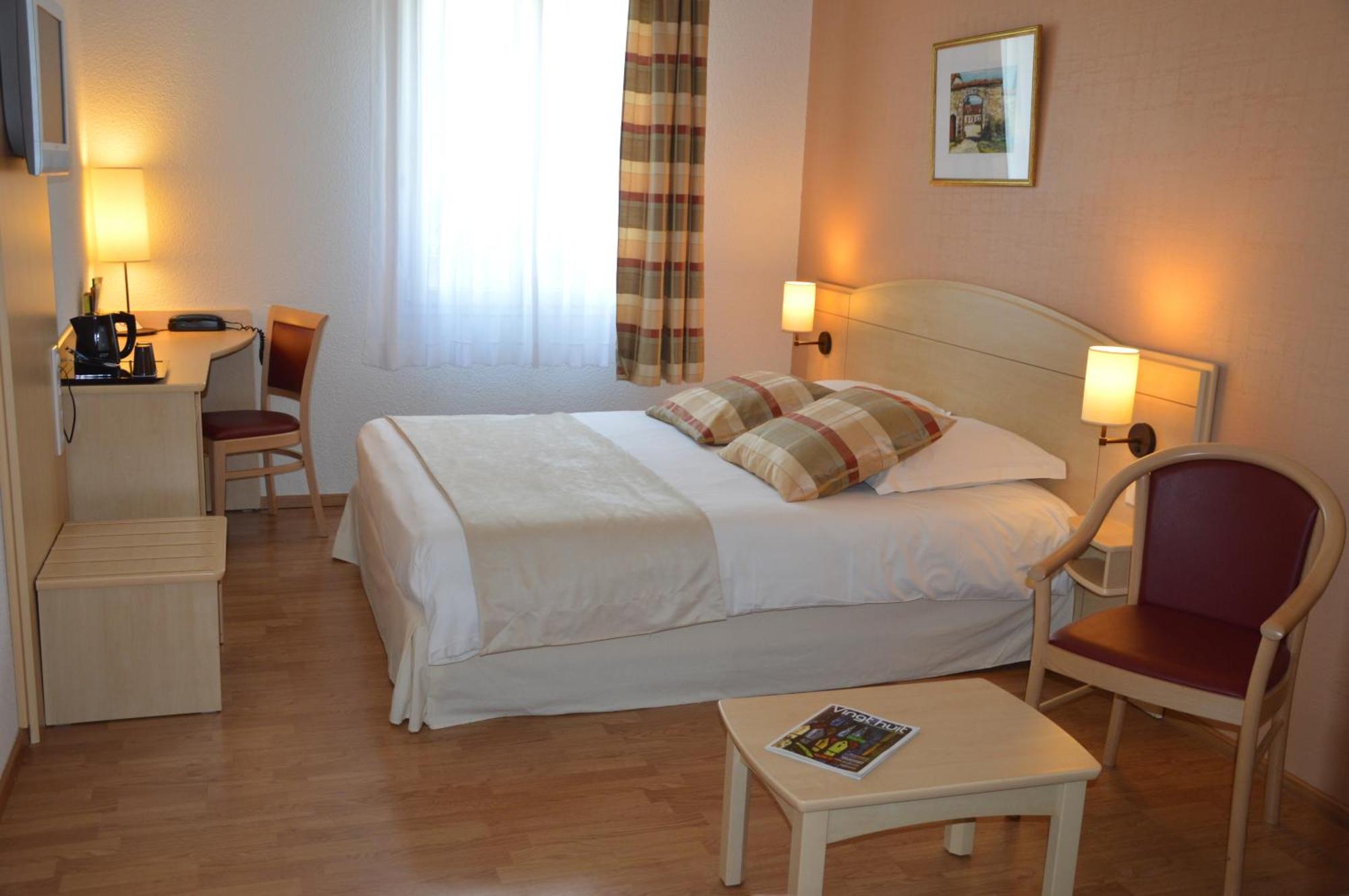 Brit Hotel Шатодён Экстерьер фото