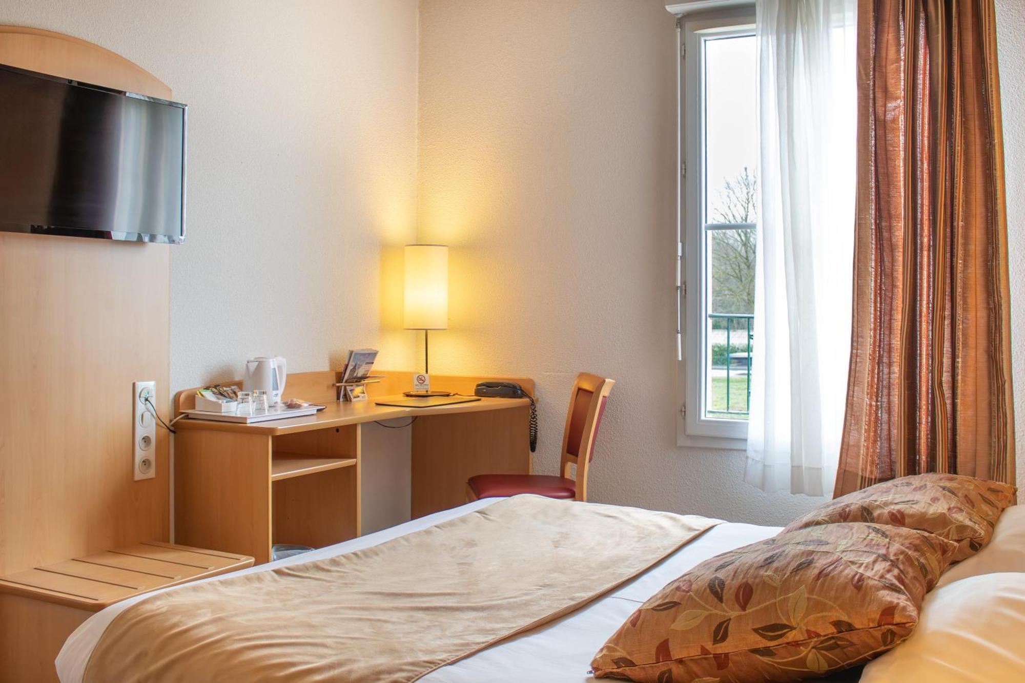 Brit Hotel Шатодён Экстерьер фото
