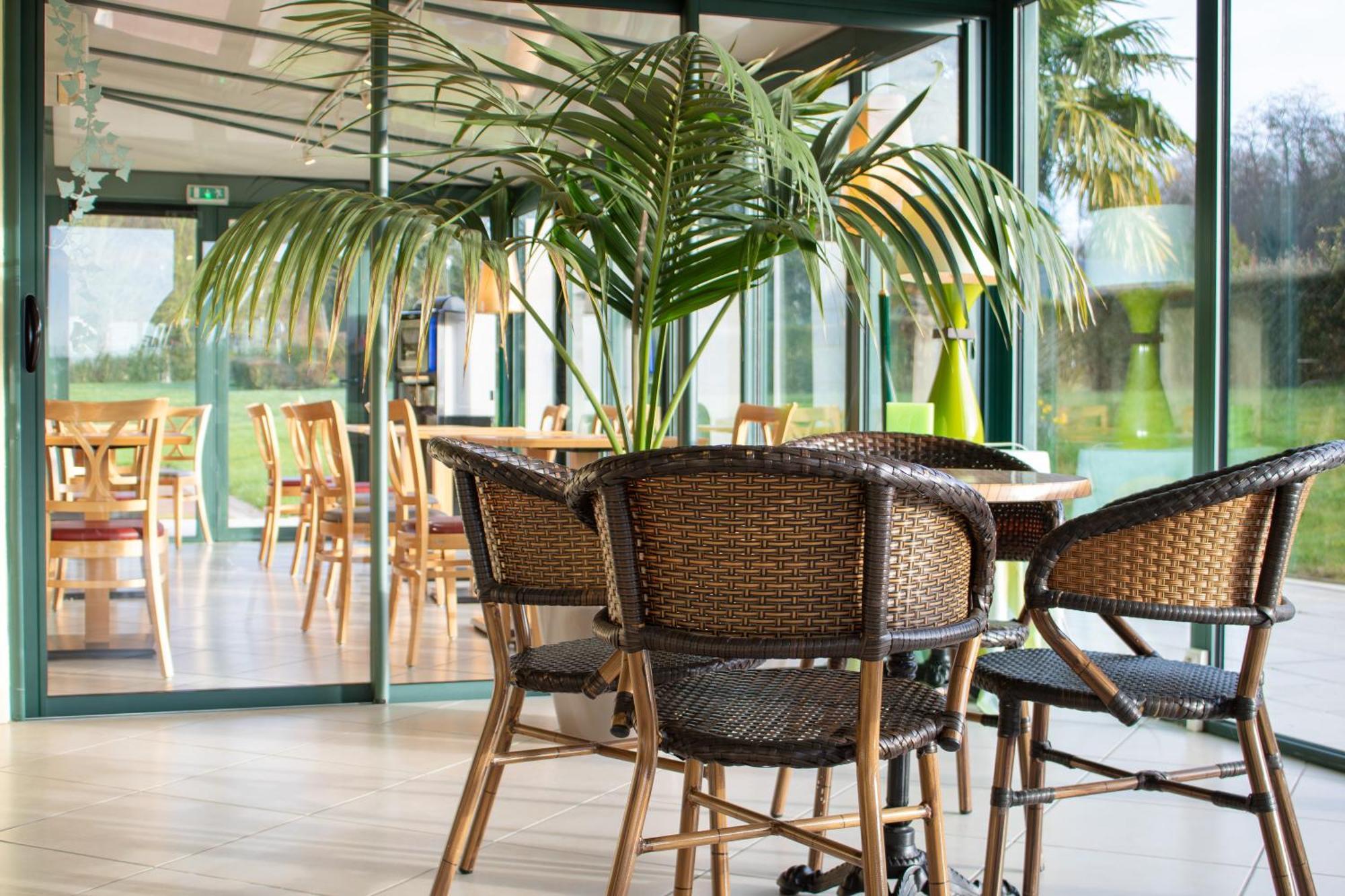 Brit Hotel Шатодён Экстерьер фото