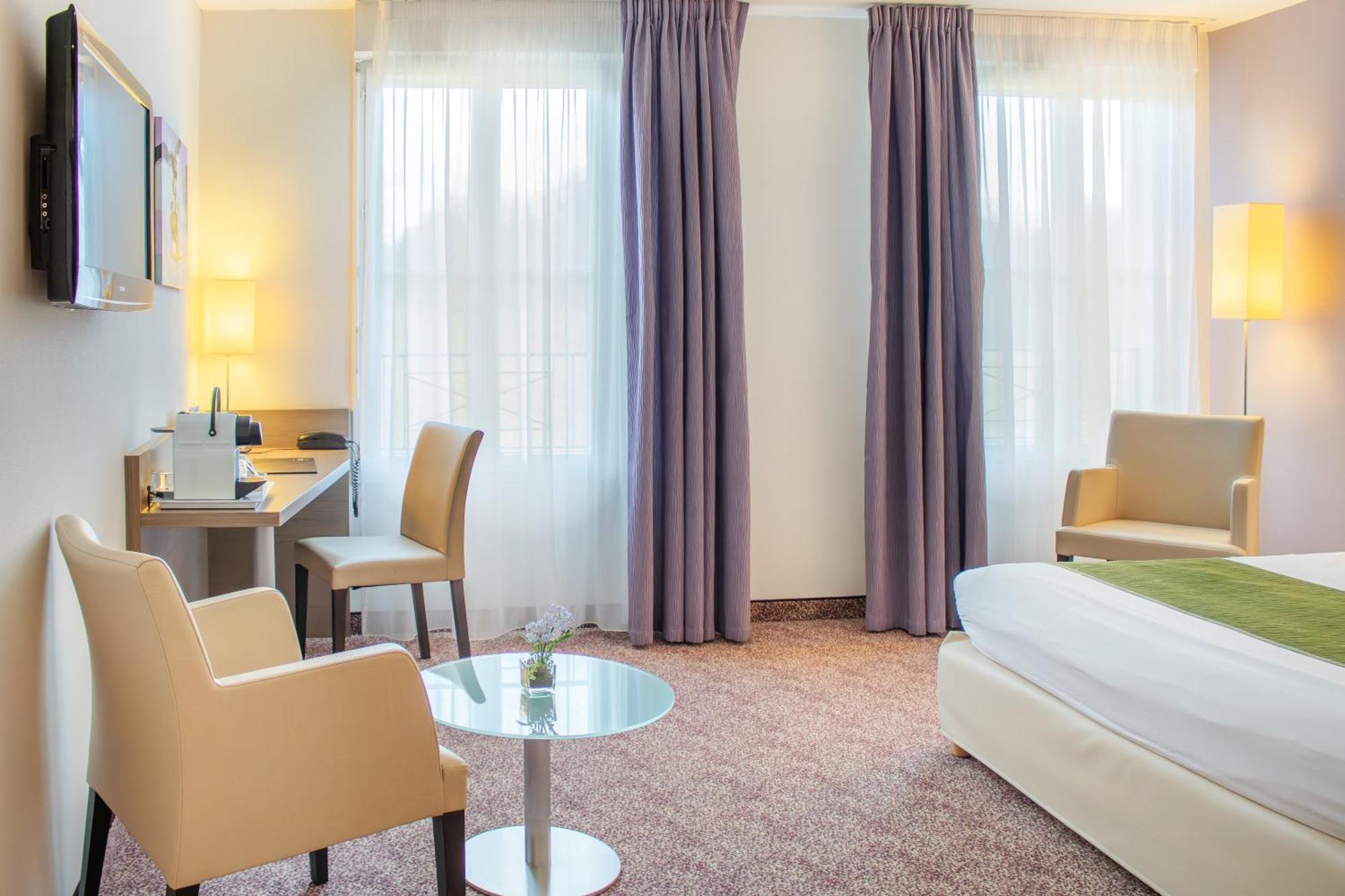 Brit Hotel Шатодён Экстерьер фото