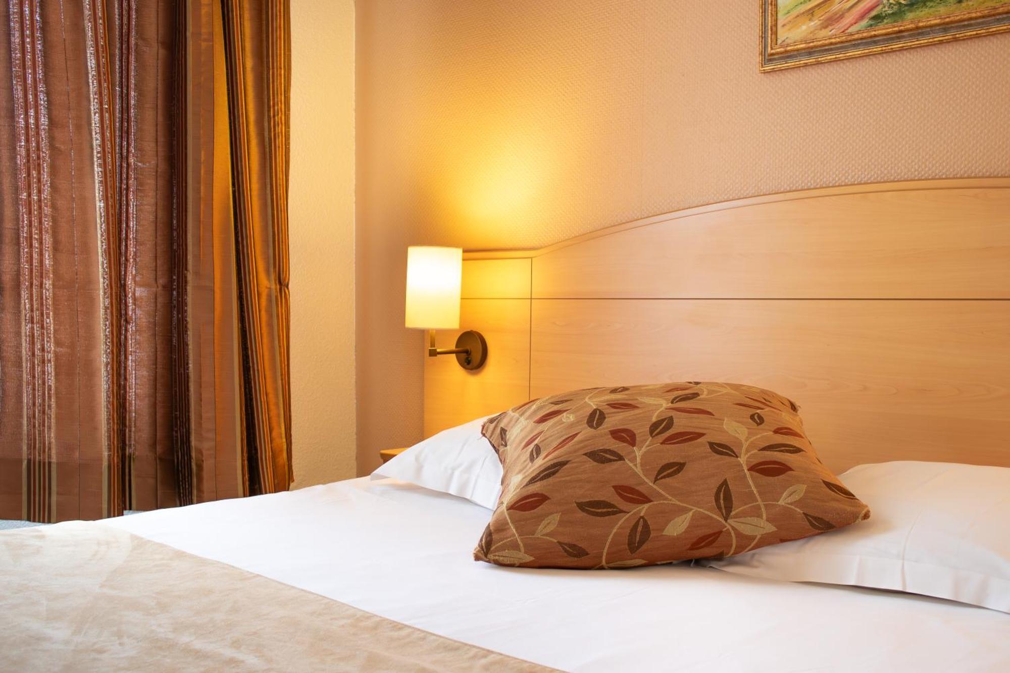 Brit Hotel Шатодён Экстерьер фото