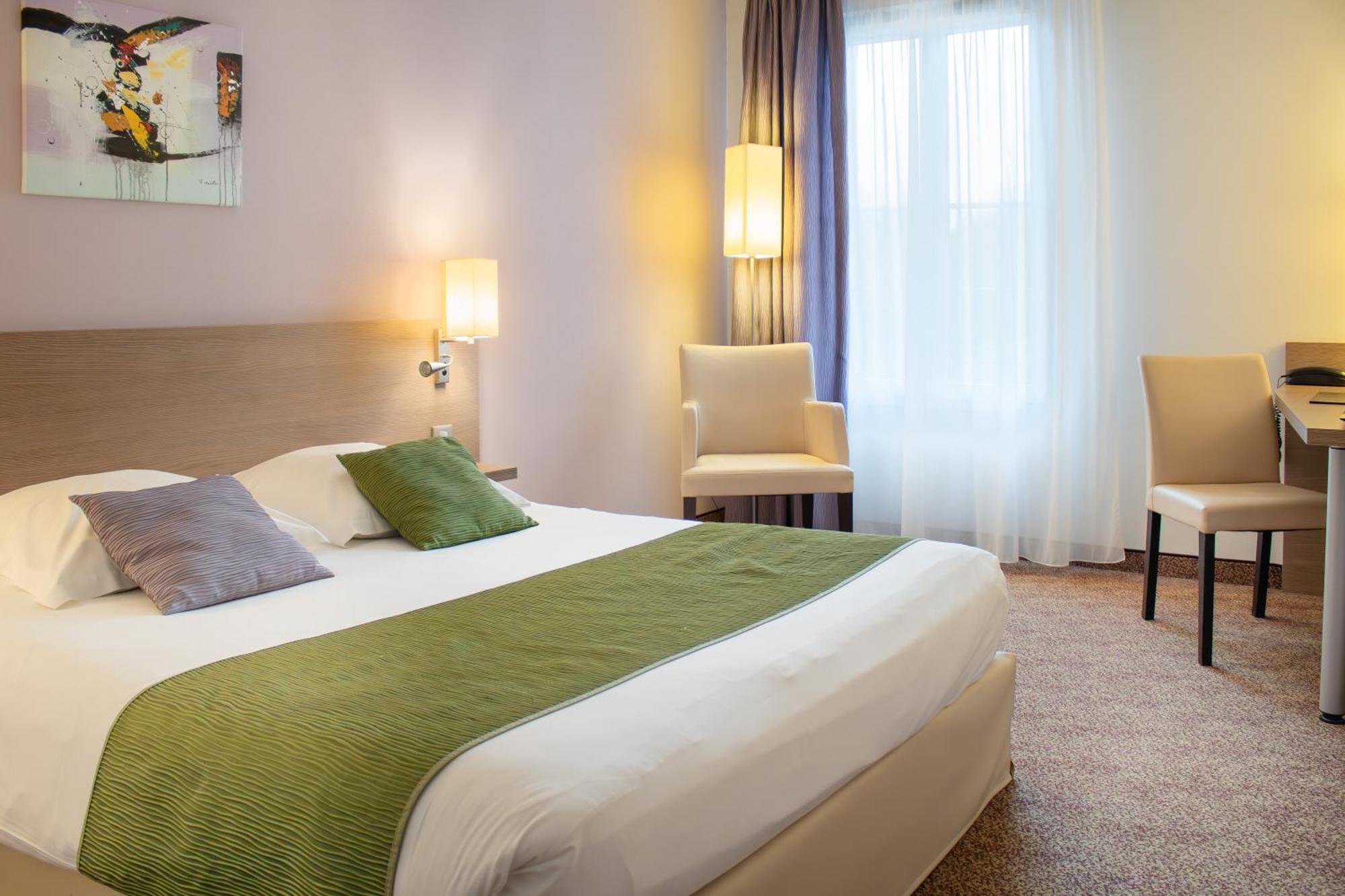 Brit Hotel Шатодён Экстерьер фото