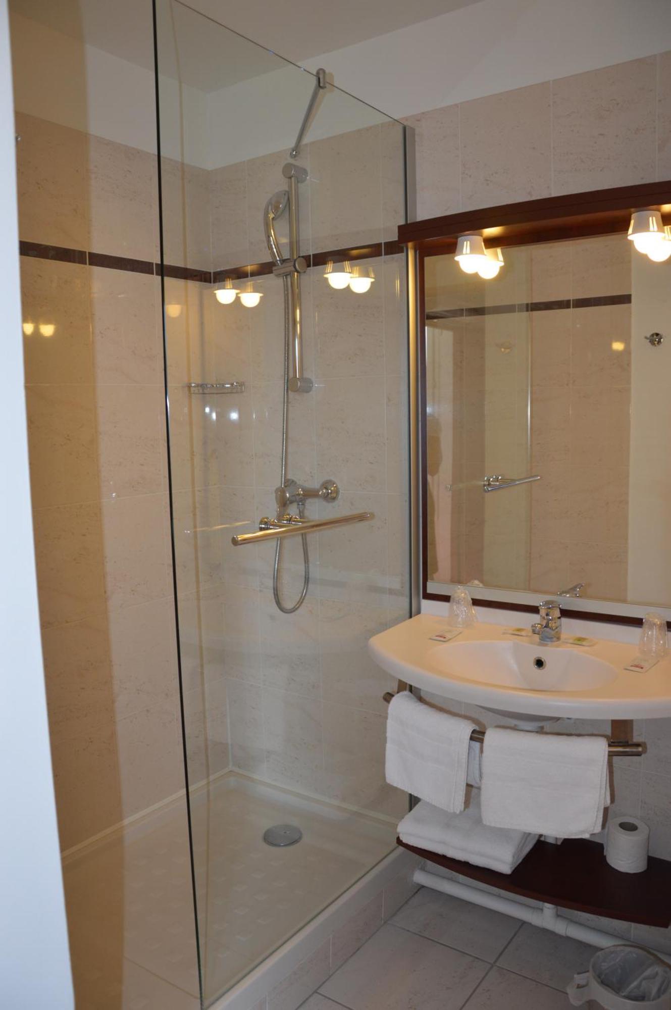 Brit Hotel Шатодён Экстерьер фото