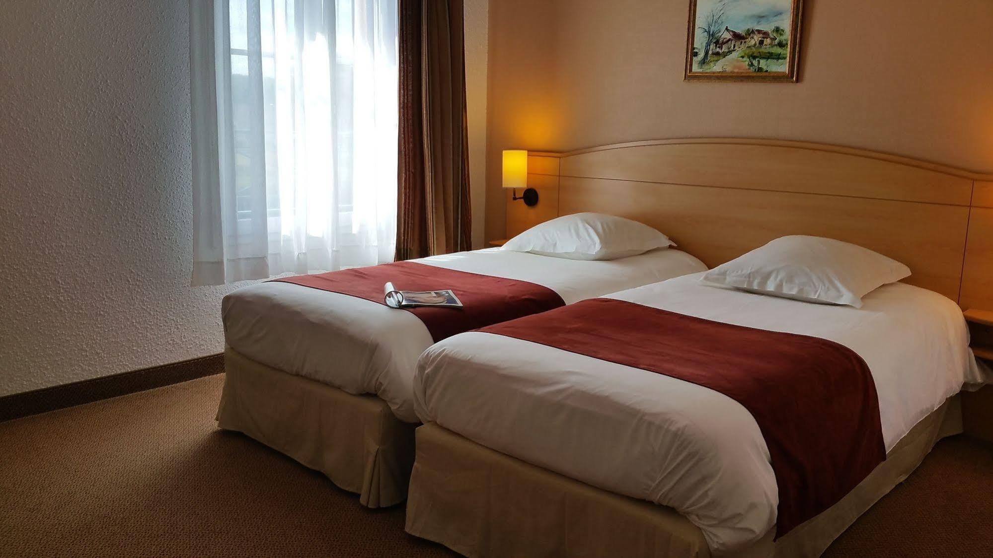 Brit Hotel Шатодён Экстерьер фото