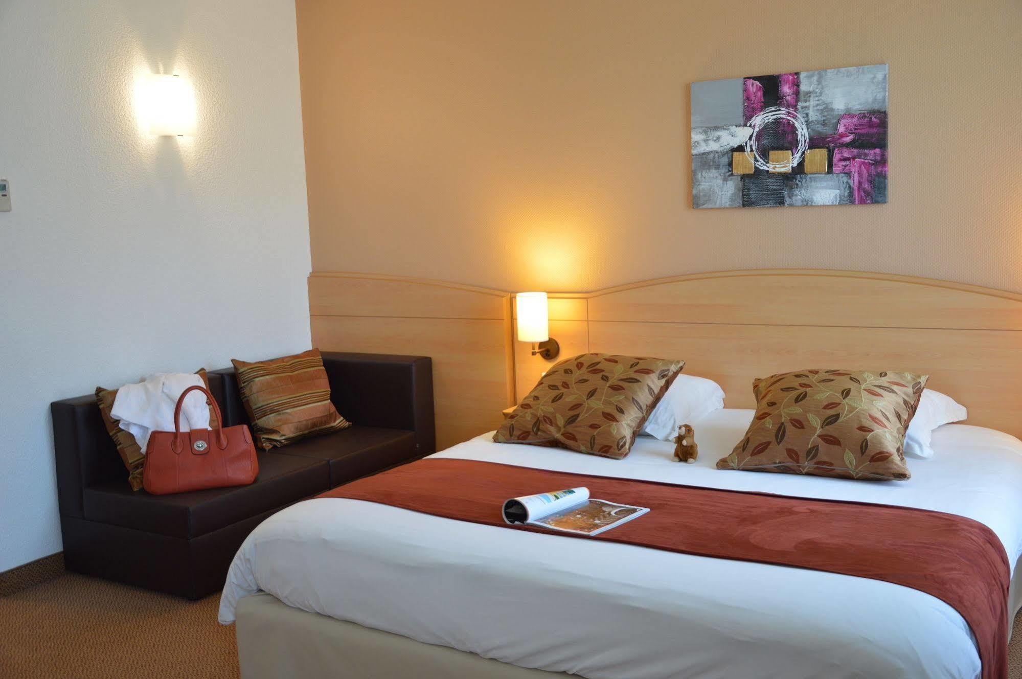 Brit Hotel Шатодён Экстерьер фото